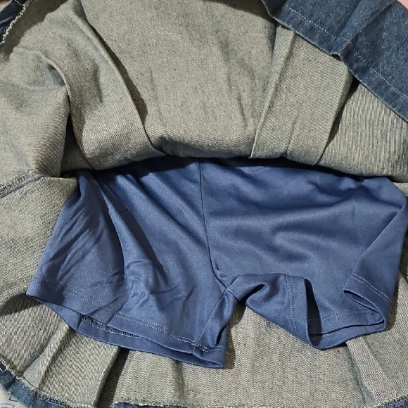 Draper James Adorable and Comfortable Set/Pink Top and Navy Skort for Girls - Picture 9 of 13